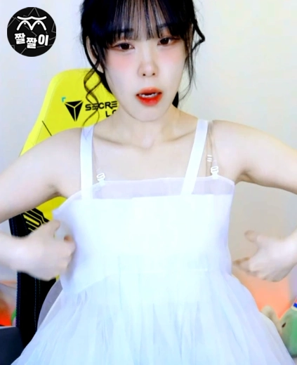 치지직 새봄추 한복 입다 겨드랑이 노출