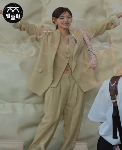 보기 힘들다는 채수빈 배꼽 노출