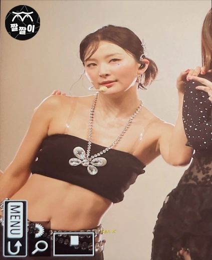 레드벨벳 슬기 가슴만 살짝가린