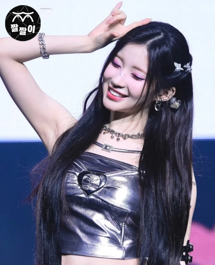 급작스럽게 표정 변화 하는 베몬 아사 겨드랑이