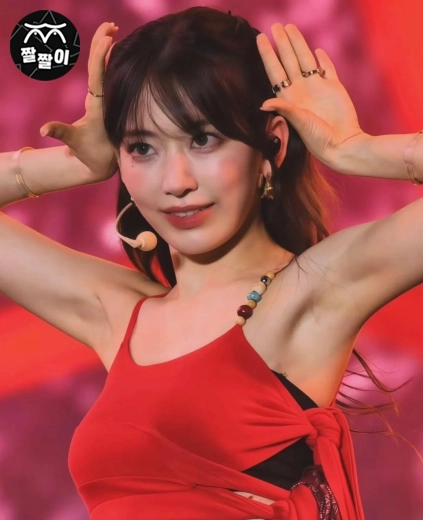 브라탑 입은 르세라핌 사쿠라 겨주름