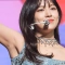 의상에서 반짝이 묻은 아이브 유진 겨로즈업