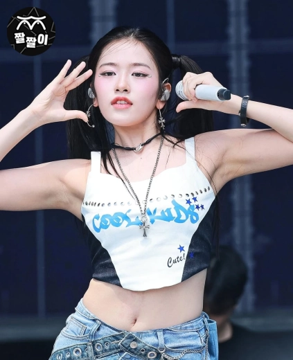 아이브 유진 겨드랑이 모근 까지 보이는 초고화질