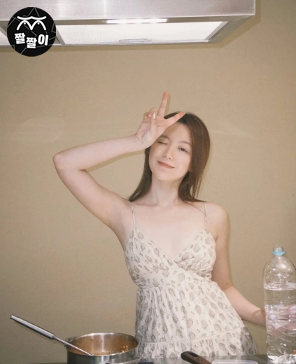 끈원피스 입은 아이들 슈화 접겨