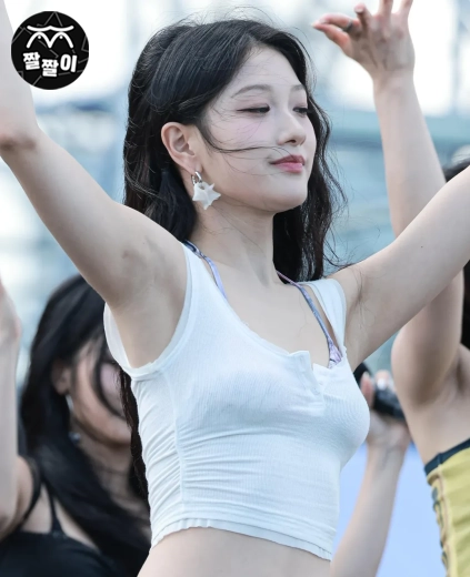 모공까지 보이는 프미나 서연 확대겨