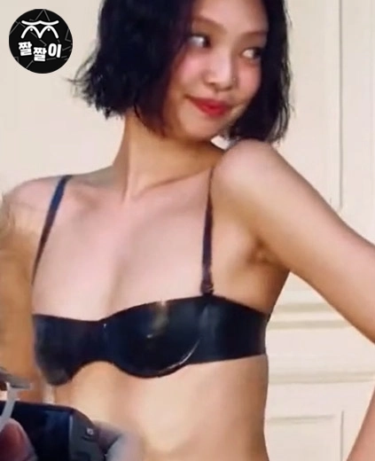 제니 A컵 미드 자랑
