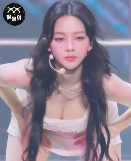 에스파 카리나 가슴골 노출 치명적 웨이브