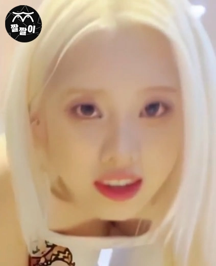 라잇썸 나영 숙이면서 보여주는 미드 ㅗㅜㅑ