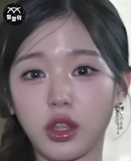 야한생각 만들게 하는 장원영 촉촉 입술