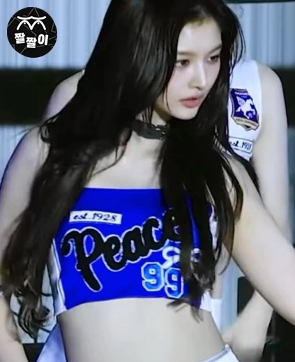엔믹스 설윤 새하얀 육덕 벅지