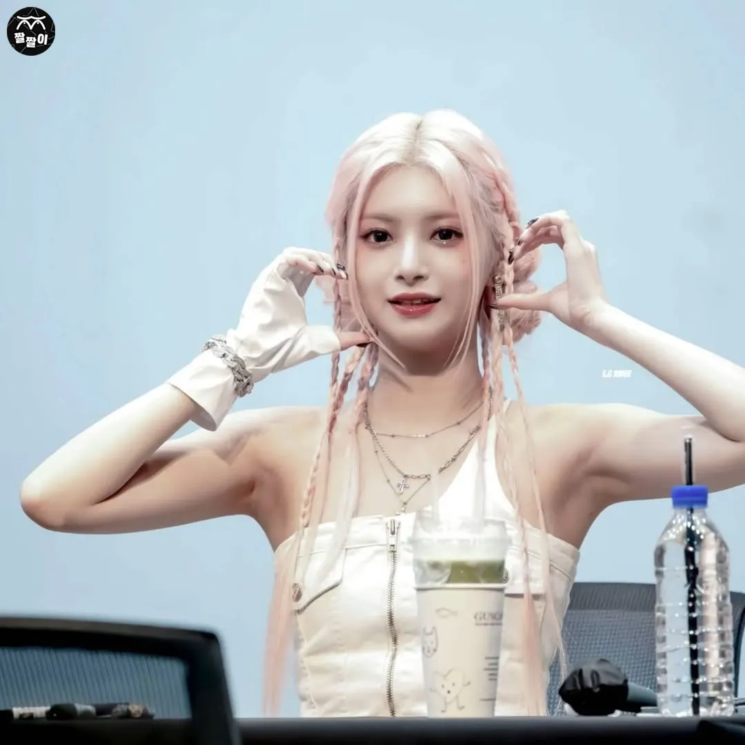 팬사인회 손하트 에버글로우 이런 은근슬겨