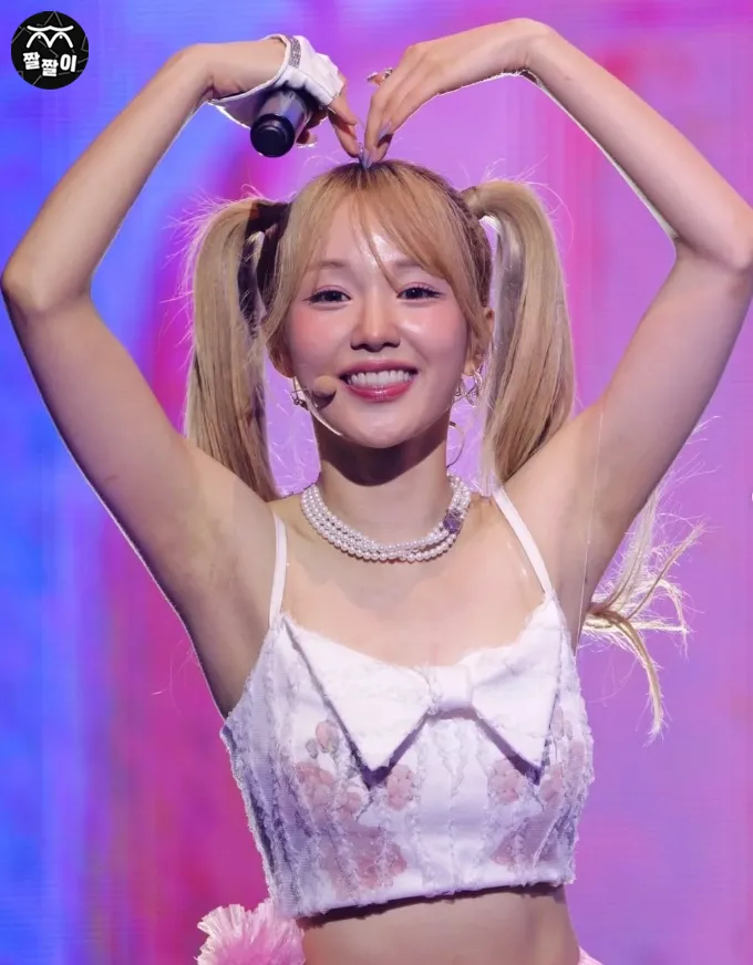 손하트 만들어 주는 우아 나나 확대겨