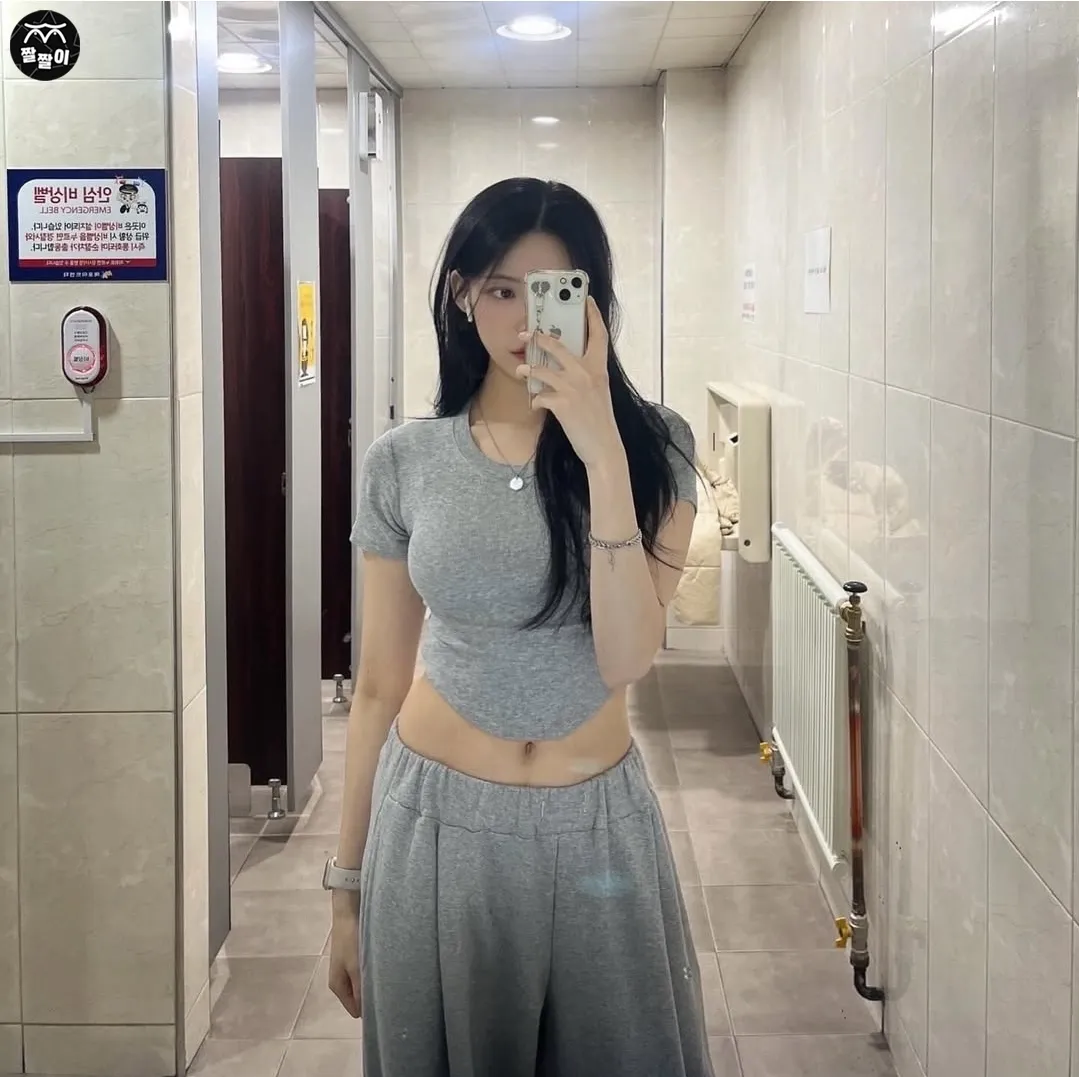 은근슬쩍 배꼽노출