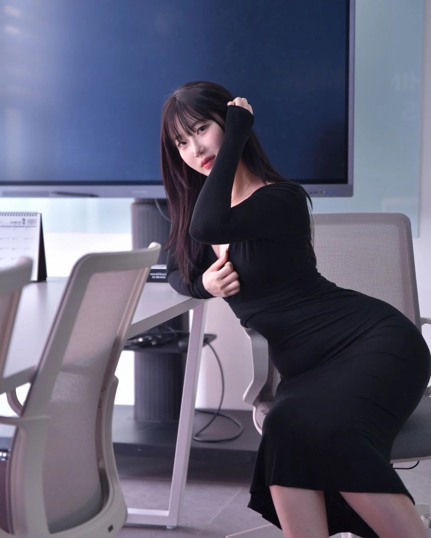 신나린 미시룩 입고 화보