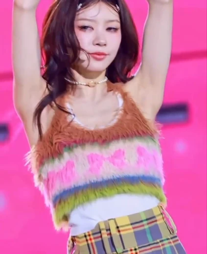 요동치는 아일릿 모카 겨살