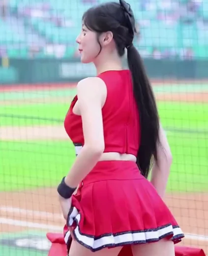 안지현 엉덩이 요염한 빨간 유니폼