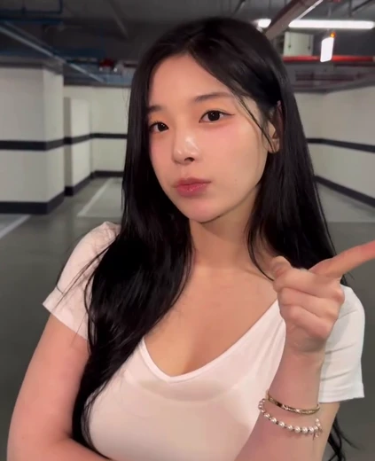 치어리더 조연주 가슴골 사복입은 청바지 몸매