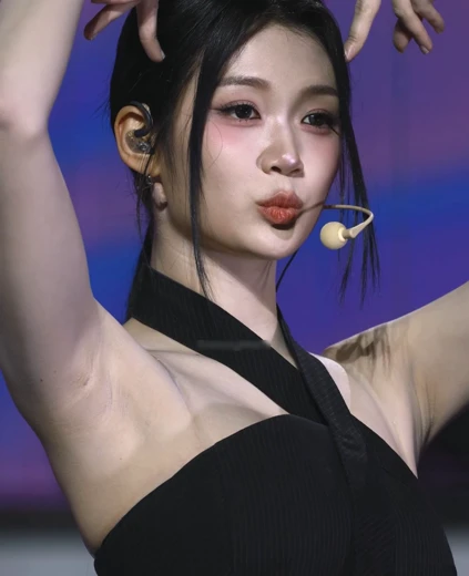 공유빈 겨드랑이 페로몬 검정 홀터넥