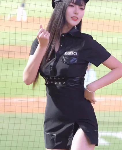 님민정 허벅지 소원을 말해봐 귀여운 댄스