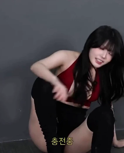 고라니율 가슴골 삐져나온 빨간 란제리룩