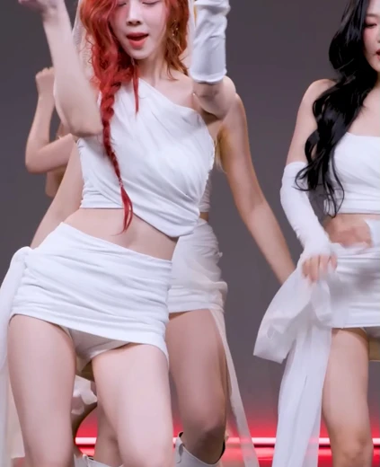 윈터 허벅지 순백색 면사포 뒤집어 쓴 흰 속바지 Y존 내전근