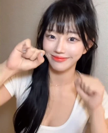 조다정 가슴골 집에서 사복 휜티입고 귀연운 댄스