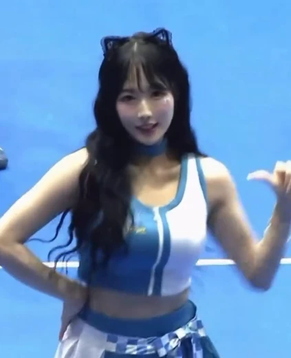 박민서 겨드랑이 크롭 민소매 응원댄스