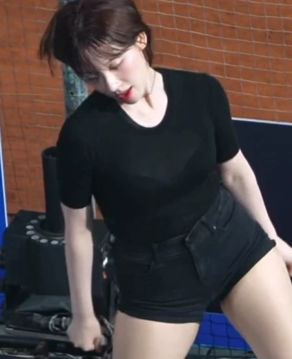 하지원 꿀벅지 검정 브라 비치는 시스루티