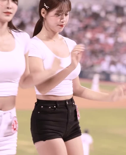 김도아 가슴 묵직한 흰티에서 브라탑으로