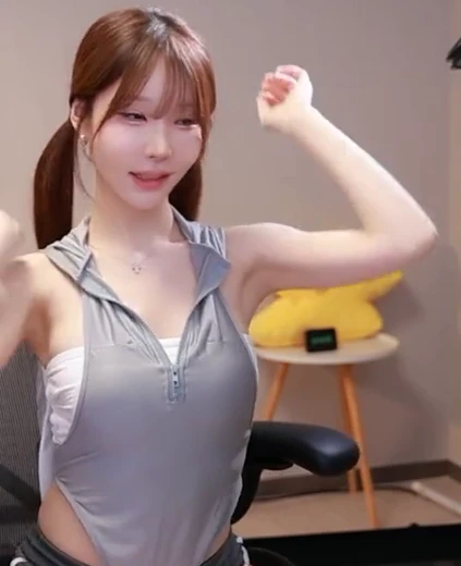 연나비 꿀벅지 회색 모노키니룩 돌핀팬츠 뽀얀 피부
