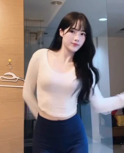 치어리더 박민서  가슴 봉긋 아디다스 레깅스 몸매