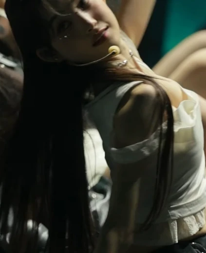 지연 윗슴골 흰 란제리룩 요염한 섹시표정