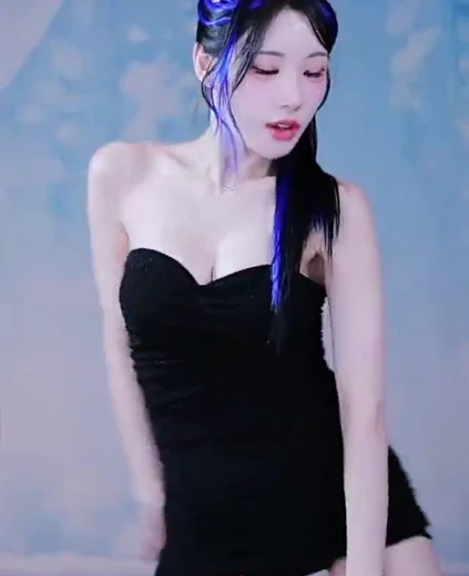 민서율 알가슴 검정 오프숄더 뽀얀 몸매