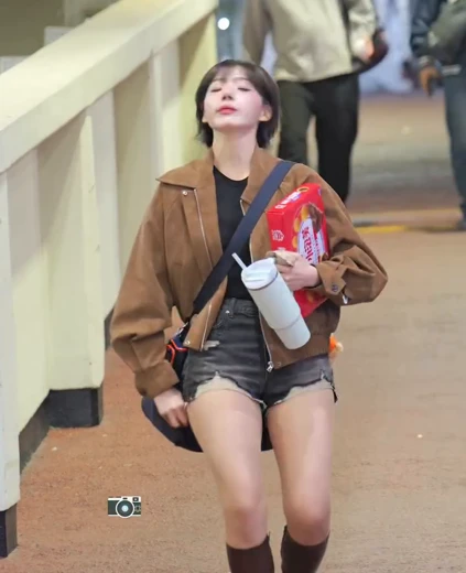 치어리어 하지원 꿀벅지 퇴근하는 단발 미모
