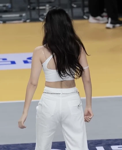치어리더 김도아 가슴골 속이 비치는 휜바지 흰 브라탑