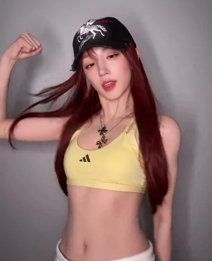 우기 배꼽 노란 아디다스 스포츠브라 탄탄한 복부