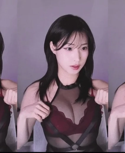 명아츄 알가슴골 검정 시스루 입은 빨간 레이스 브라