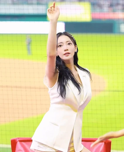 치어리더 이엄지 야드랑이 사복 입은 모습이 더 예쁜 스페셜 공연