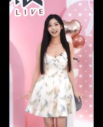 치어리더 이주은 가슴골 하늘 하늘 나시 원피스