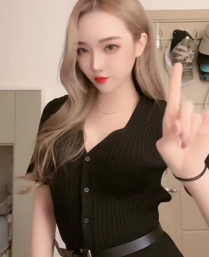 치어리더 이진 가슴 봉긋한 앞단추 블랙 골지티