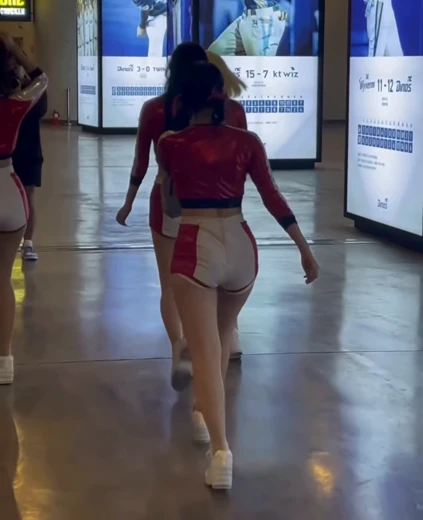 치어리더 염세빈 골반 동료들과 비교해봐도 엉덩이크기  압도적
