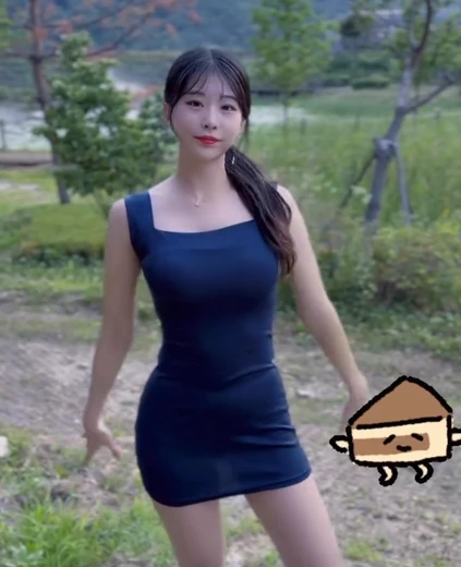 치어리더 천소윤 야벅지 Y존 비치는 검정 원피스 몸매