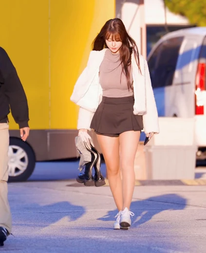 치어리더 김도아 꿀벅지 부츠들고 사복 출근룩