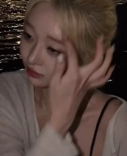 치어리더 권희원 가슴골 사복 끈나시 미시룩