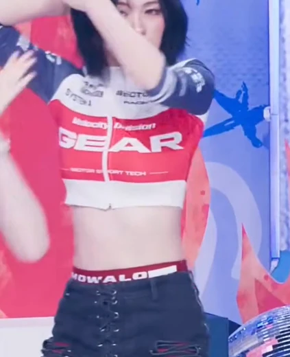 있지 류진 꿀벅지 레이싱복 리폼 크롭티 기립근 데님 핫팬츠