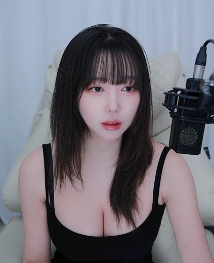 박하악 가슴골 묵직 검정 끈미시룩
