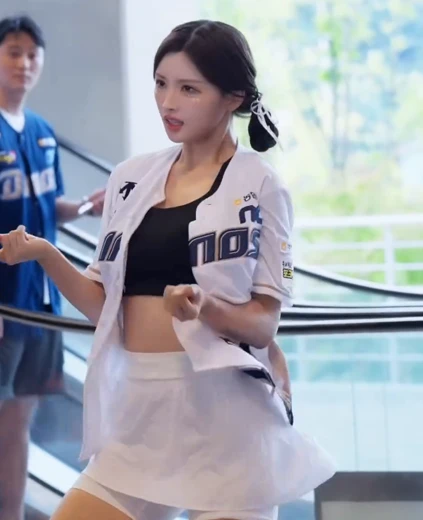치어리더 김정원 가슴 봉긋 NC유니폼 골반 댄스