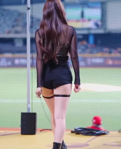 치어리더 김도아 엉밑살 가터링 꿀벅지 야한 댄스