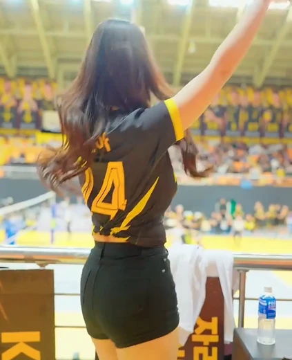 치어리더 김도아 가슴 봉긋 검정핫팬츠 무빙