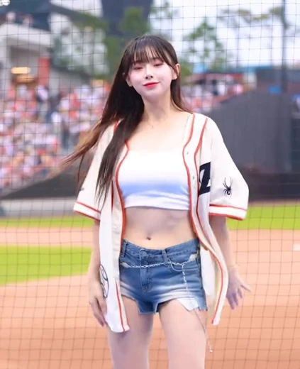 치어리더 김나연 야꼽 단추푼 유니폼속 흰 브라탑